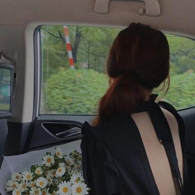 时装周T台实拍：某影帝之子直播带货翻车，学校展开调查